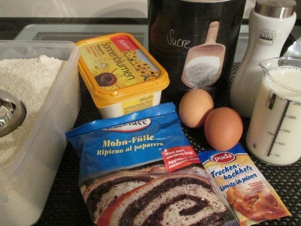 Zutaten für Kastenweißbrot Rezept - alternativ mit Mohn oder Rosinen möglich.