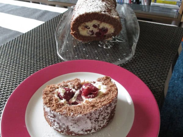 Schwarzwälder Kirschrolle einfach und schnell gebacken