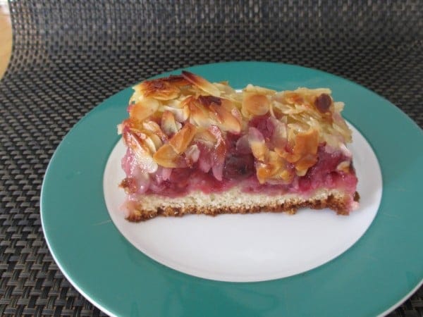 Kirschkuchen Rezept mit Mandeln statt Streuseln - einfach und schnell gebacken