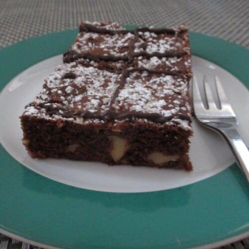 Brownies mit Walnuessen und weißer Schokolade