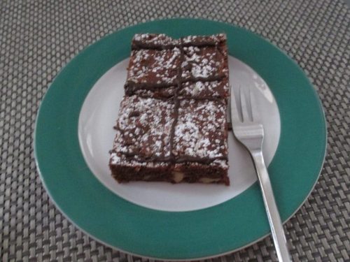Brownies mit Walnuessen und weißer Schokolade