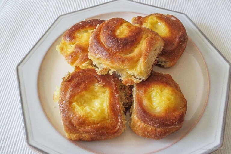 Puddingschnecken - schnell und einfach gebacken, Grundteig ist Hefeteig und gefüllt sind die Schecken mit Vanillepudding