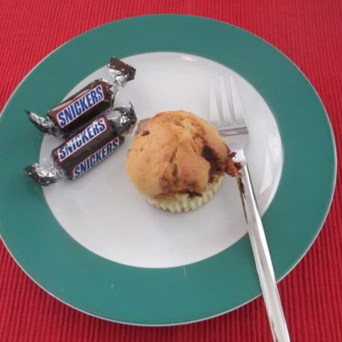 Muffins mit Erdnüssen und Snickers