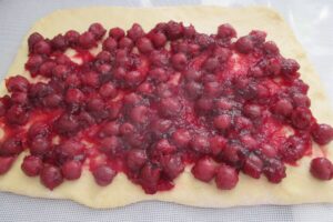 Rosettenkuchen mit Kirschen, einfach zu backen