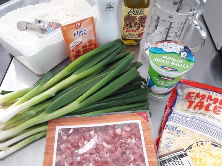 Flammkuchen mit wenigen Zutaten ganz einfach selber backen