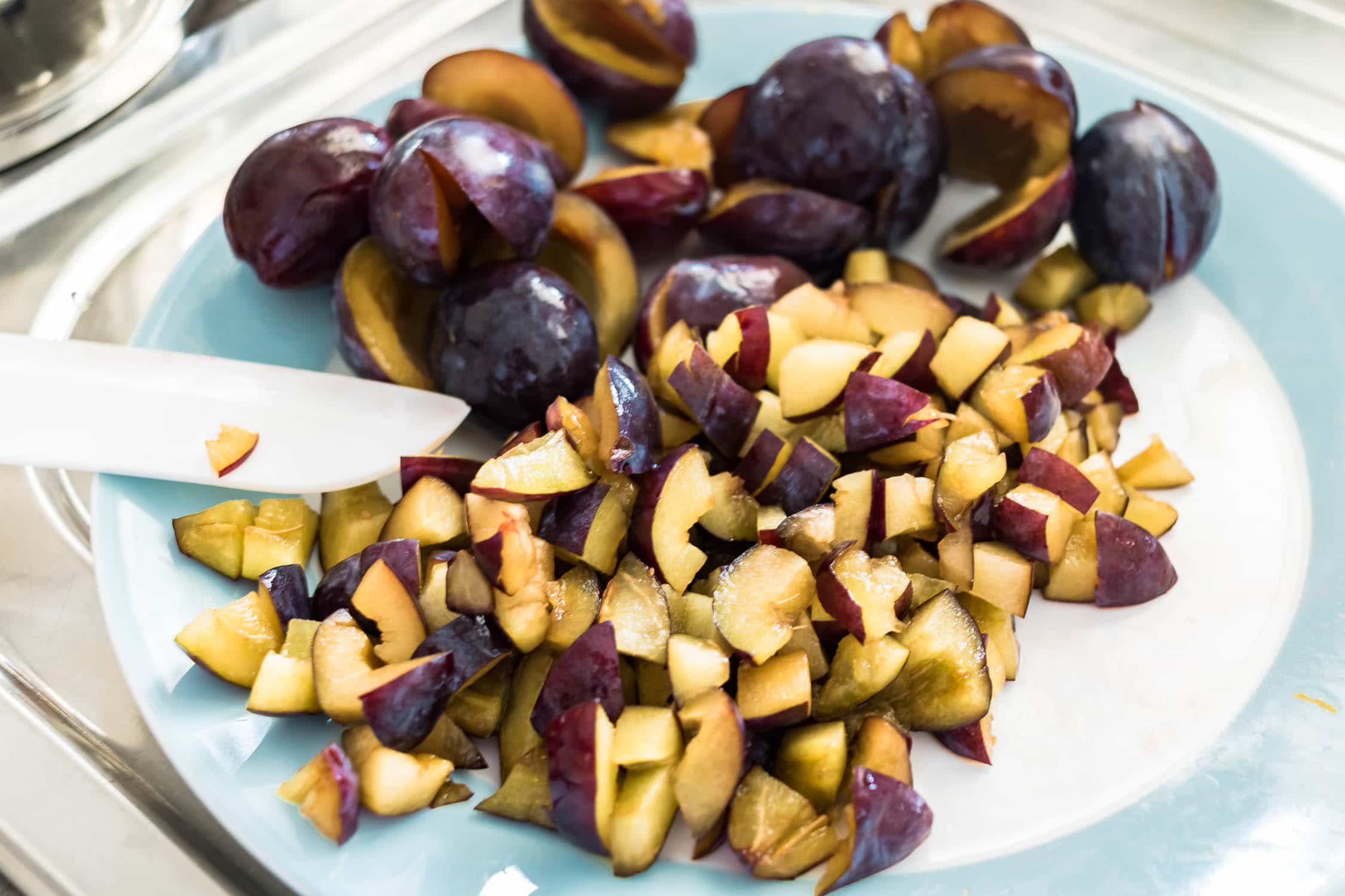 Pflaumenmarmelade mit Honig und ZImt ist ganz einfach selber zu kochen. Die Pflaumen oder Zwetschgen sind aus biologischem Anbau