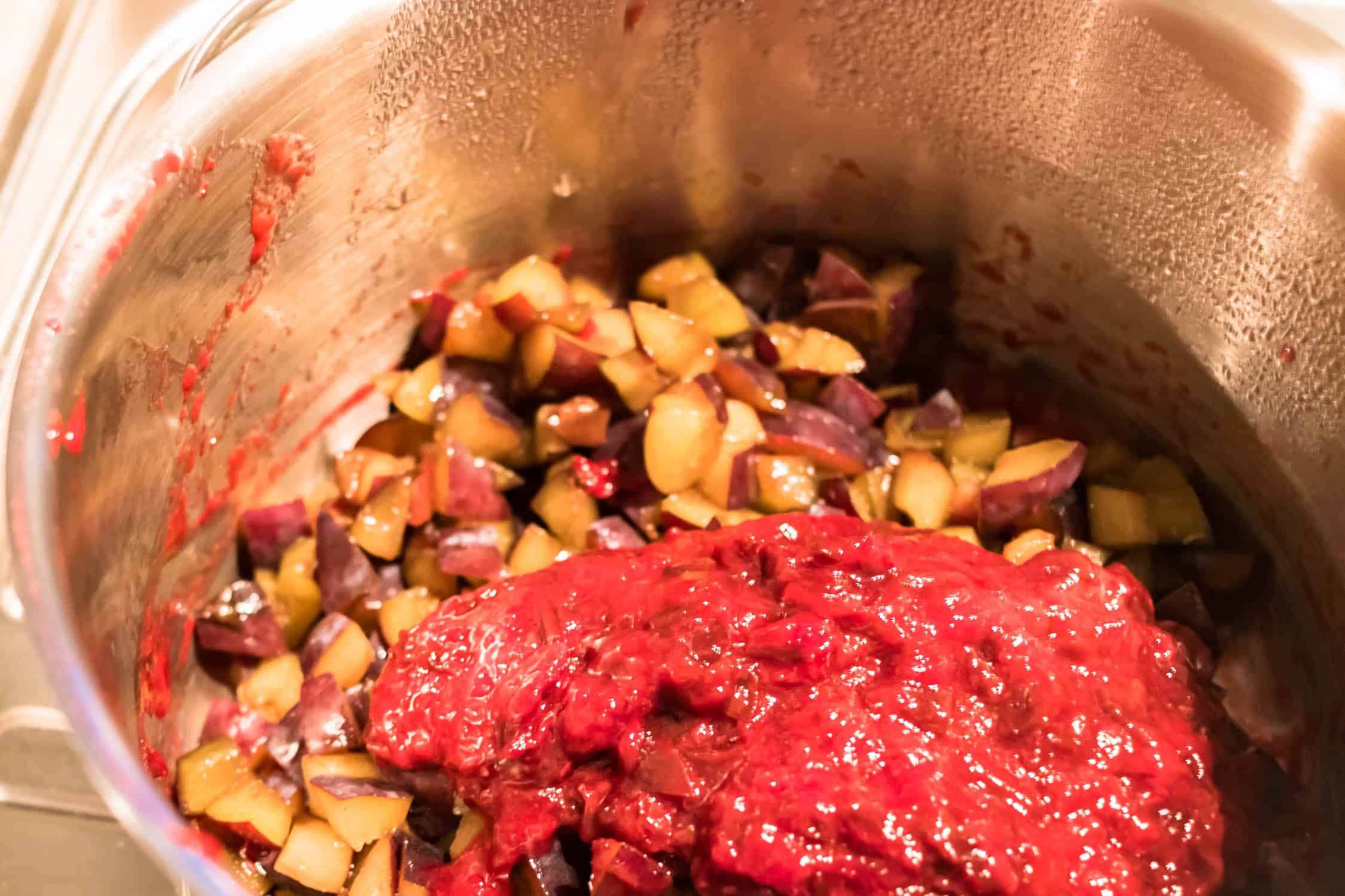 Pflaumenmarmelade mit Honig und ZImt ist ganz einfach selber zu kochen. Die Pflaumen oder Zwetschgen sind aus biologischem Anbau