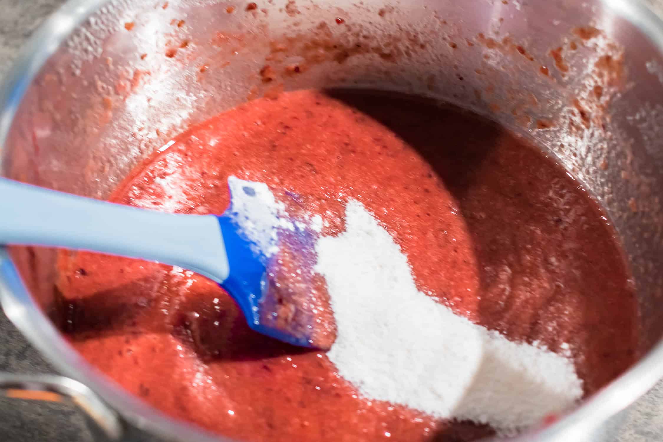 Pflaumenmarmelade mit Honig und ZImt ist ganz einfach selber zu kochen. Die Pflaumen oder Zwetschgen sind aus biologischem Anbau