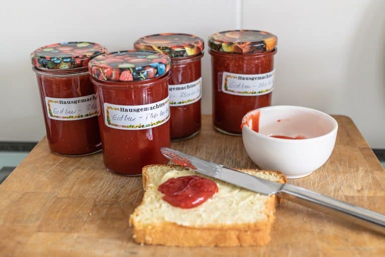 Rezept für Erdbeer-, Rhabarbermarmelade mit etwas Vanille - einfach selbstgemacht - Kochrezept - schnell gemacht