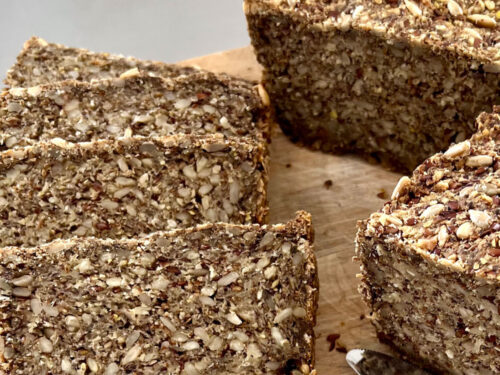 Vollkornbrot ohne Mehl und Hefe - ganz einfach selber backen. Mit wenigen Zutaten ein sehr leckeres Brot gebacken