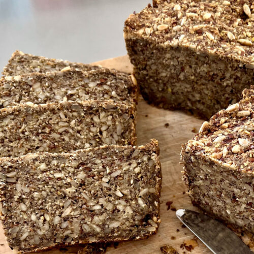 Vollkornbrot ohne Mehl und Hefe - ganz einfach selber backen. Mit wenigen Zutaten ein sehr leckeres Brot gebacken