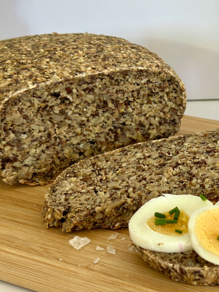 Einfaches Saatenbrot ohne Mehl und Hefe - schnell gebacken
