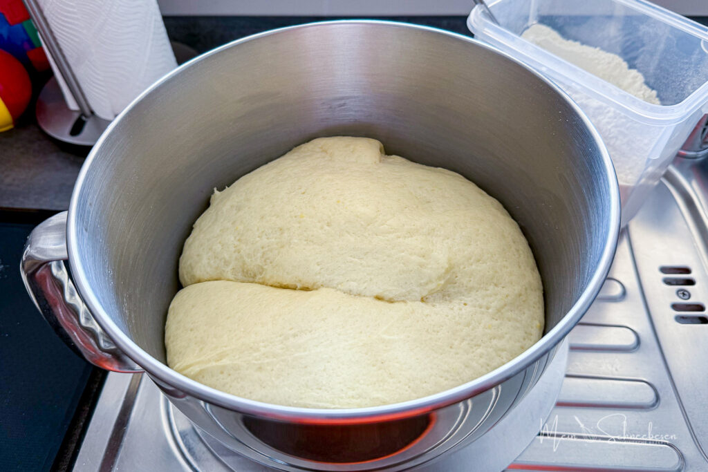 Osterzopf - mit Hefeteig schnell einfach und gebacken
